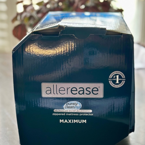 Allerease Maximum Allergy Relief Zippered Mattress Protector - King - NIB! - Picture 4 of 4